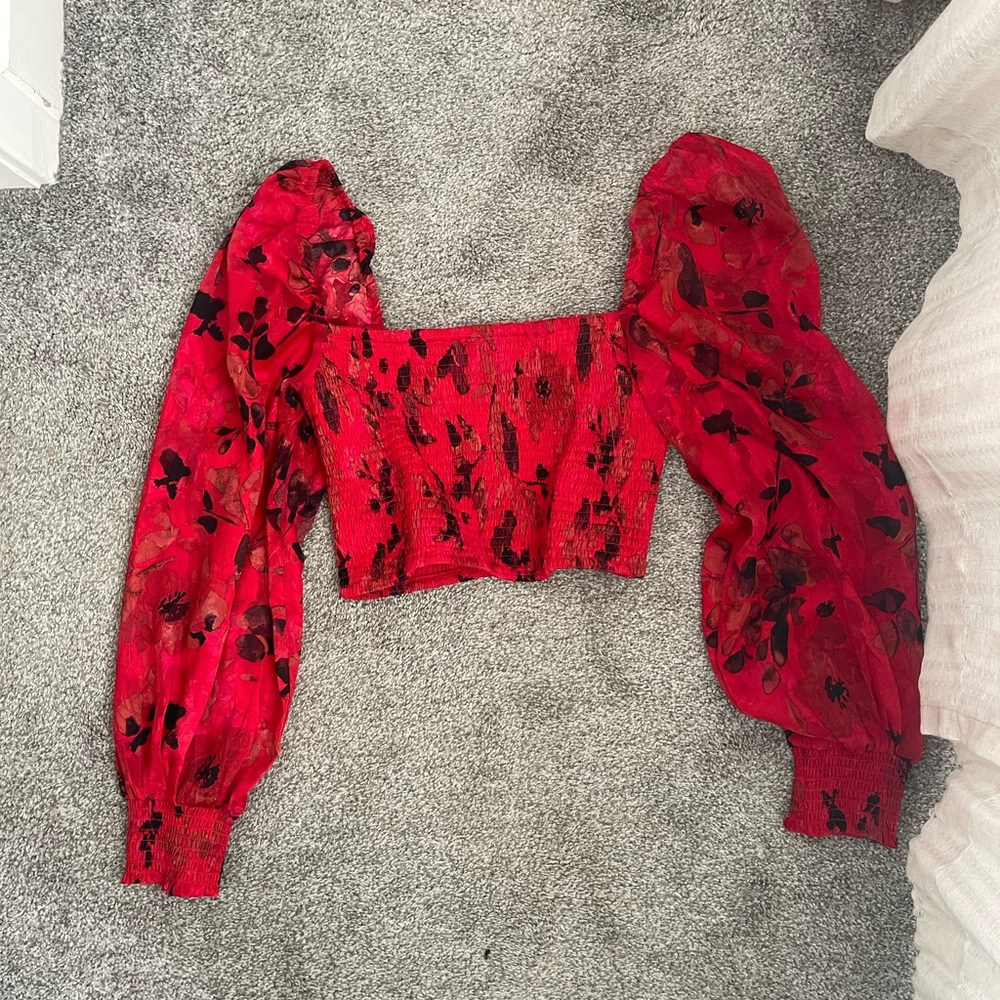 Super cute red crop with puff sleeves